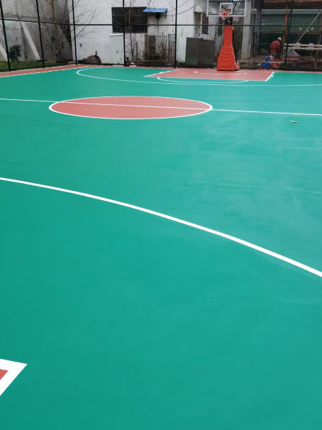 乐东 球场长期使用易出现地面开裂